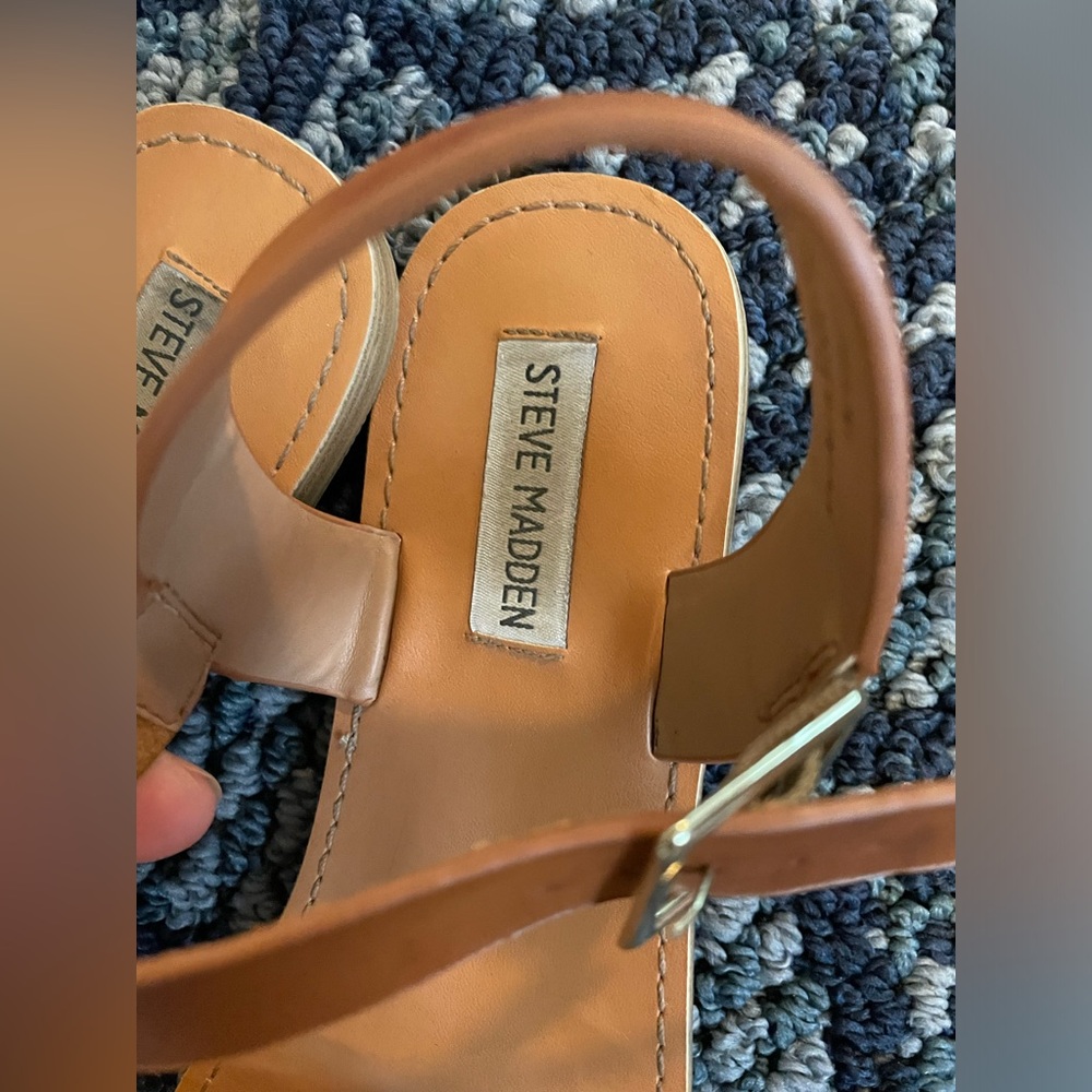 Shoe lot - Picture 2 of 5